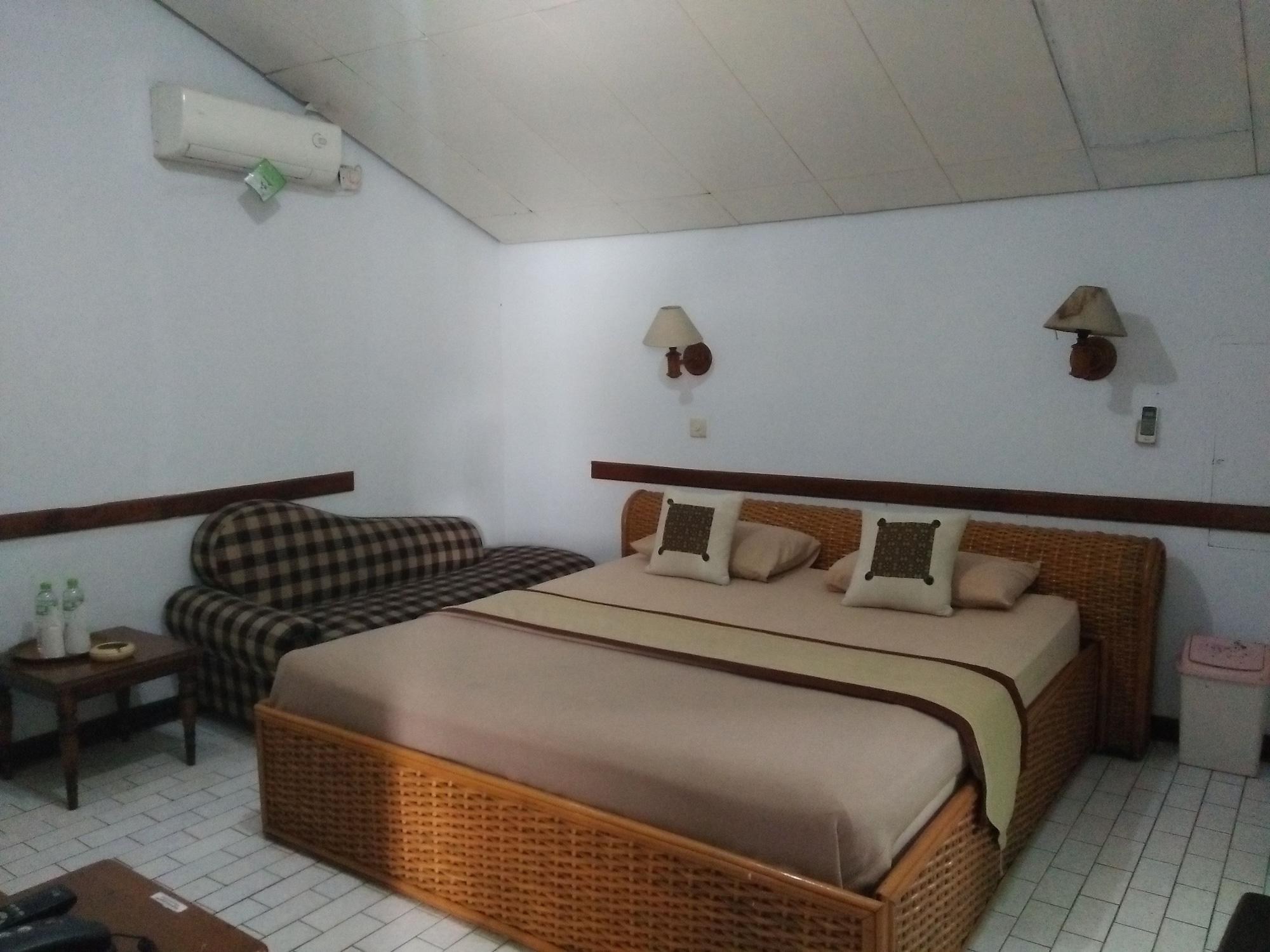 Oyo 1945 Bali Indah Hotel