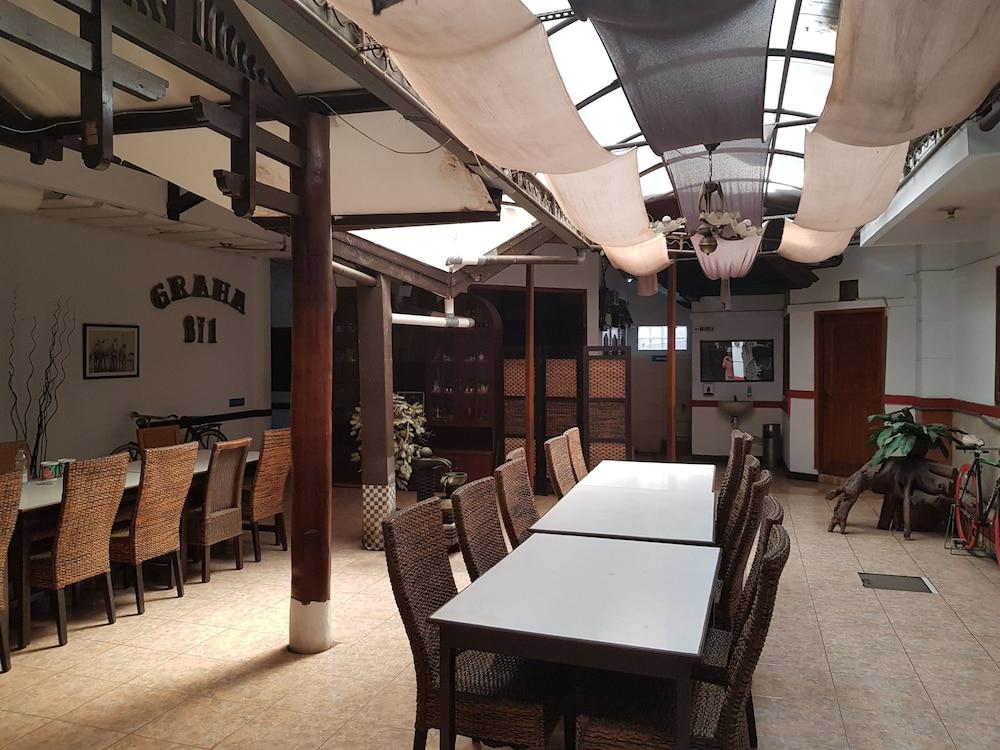 Oyo 1945 Bali Indah Hotel 2*